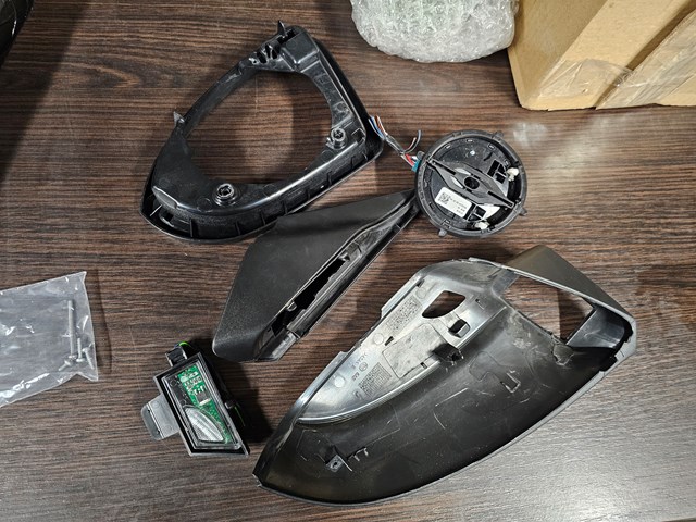 5G1857508EP9B9 Корпус зеркала заднего вида правого (внутрення часть) купить Житомир
