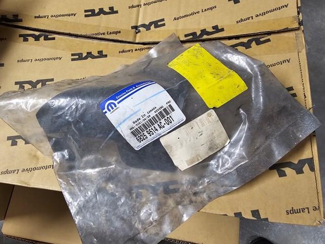 CHRYSLER 68259514AC Накладка бампера переднего правая в наличии Кривой Рог