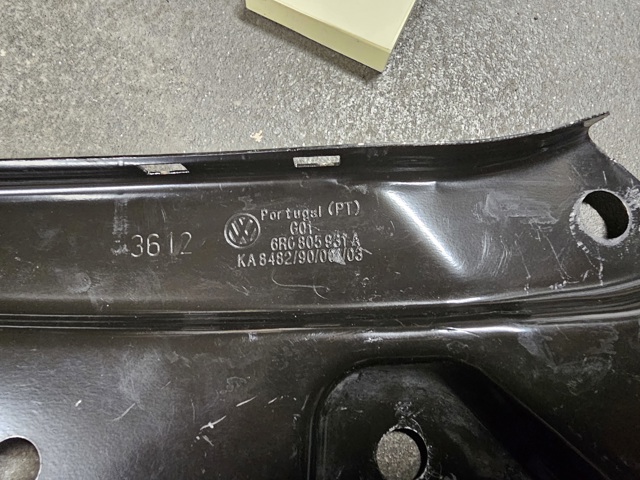 VAG 6R0805931A Кронштейн суппорта радиатора верхний в наличии Николаев