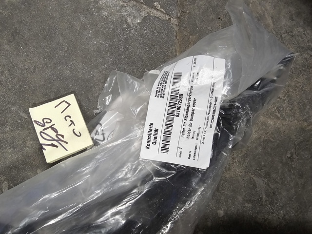 PORSCHE 9J1807228B Направляющая переднего бампера правая в наличии Запорожье