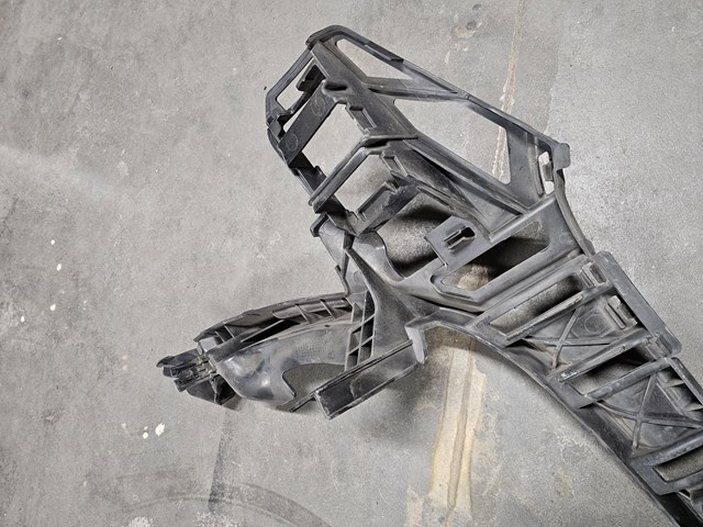 A1668854965 MERCEDES Кронштейн бампера переднего центральный купить в Ровно