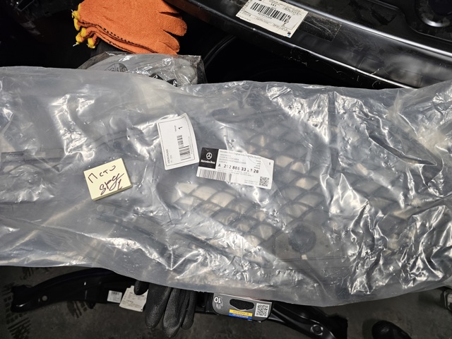 Правая решетка переднего бампера A292885332228 MERCEDES