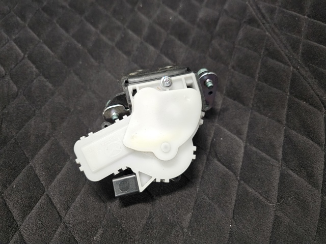 Замок пятой двери BDMT62310 MAZDA