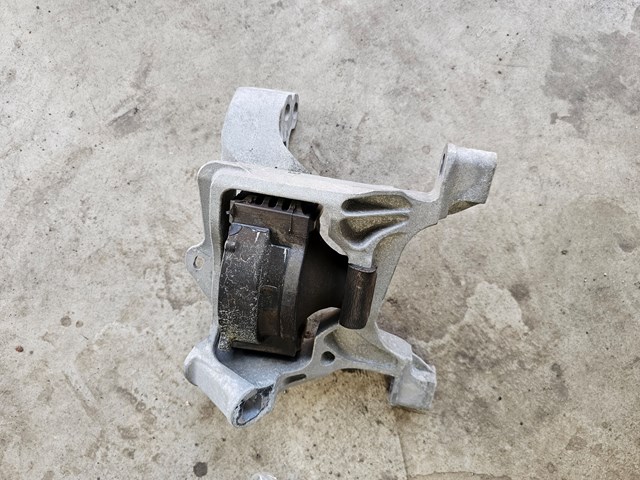 MAZDA GJL139060 Правая подушка двигателя в наличии Сумы
