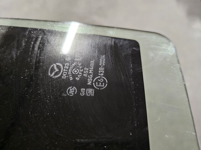 KB8C73510 MAZDA Стекло двери задней левой купить в Винница