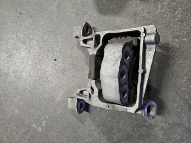 Правая опора ДВС KE6439060A MAZDA