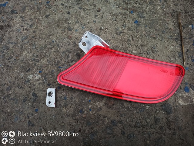 Правый катафот заднего бампера LV4B13B414AC FORD