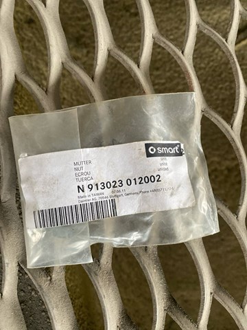 MERCEDES N913023012002 Гайка болта крепления переднего рычага, нижнего в наличии Черкассы