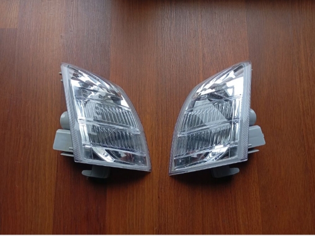 NISSAN 261348H700 Поворотник правый в наличии Черновцы