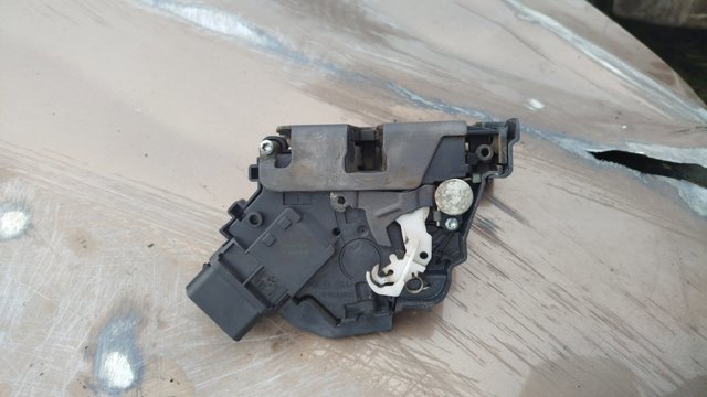 30799308 VOLVO Замок водительской двери купить в Житомир
