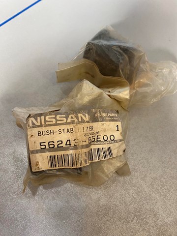 Резинка заднего стабилизатора 5624385E00 NISSAN