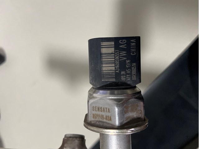 Датчик давления топлива 06K906051A VAG