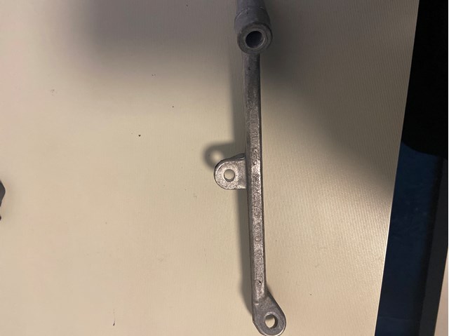 Кронштейн впускного коллектора 06L129723C VAG