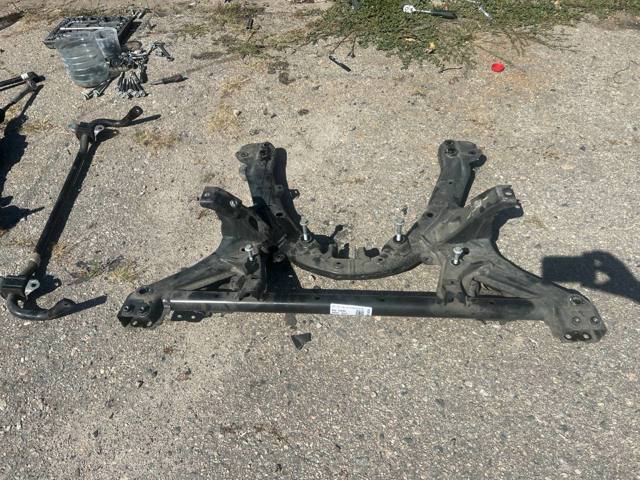 Поперечина передней подвески 104453100B TESLA