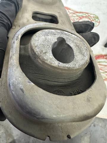 112383734R NISSAN Подушка (опора) двигателя задняя купить в Киев