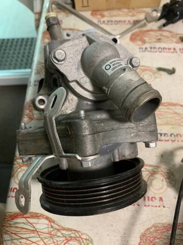 Водяной насос 12681171 GM