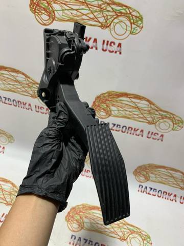 Педаль акселератора 13466235 GM