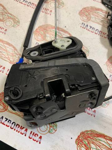 Замок задней правой двери  13598385 GM