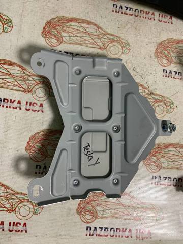 Радиоприемник 152797400C TESLA
