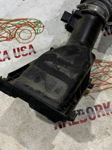 Корпус воздушного фильтра, верхняя часть 165264GA0B NISSAN