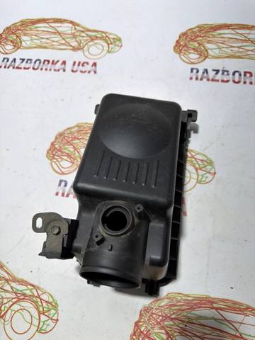 Корпус воздушного фильтра, верхняя часть 177050D041 TOYOTA