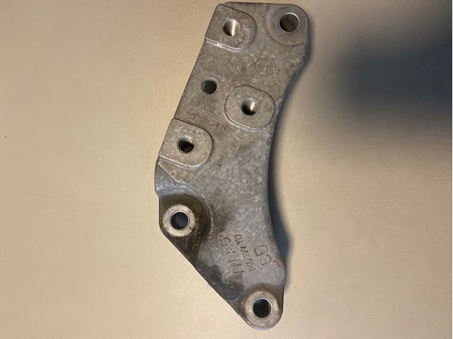 Подушка двигателя Фольксваген Джетта 5