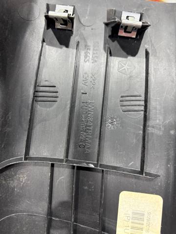 CHRYSLER 1UD22DX9AC Накладка дверного порога внутренняя задняя правая в наличии Львов