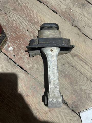 Подушка (опора) двигателя, передняя 219503S000 HYUNDAI