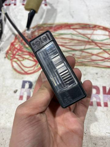 Фонарь освещения номерного знака 265108990A NISSAN