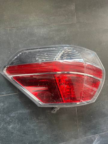 Фара задняя правая внешняя 265504BA0A NISSAN
