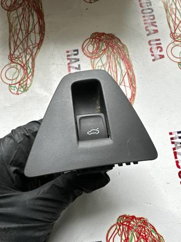 Кнопка салона привода крышки багажника (двери 3/5-й (ляды) 3G0959831 VAG