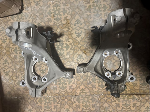 400146RA0A NISSAN Цапфа передняя правая купить в Ирпень