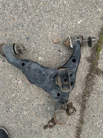 Передний нижний рычаг 4806860040 TOYOTA