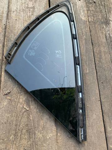 Стекло багажного отсека, правое 4G8845300CNVB VAG