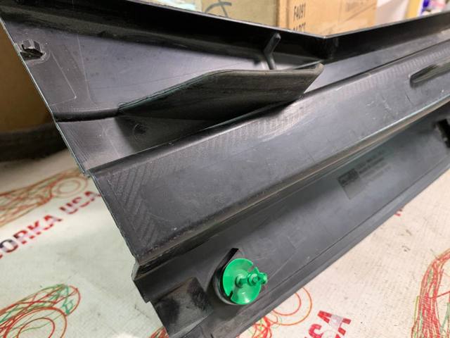4M0805700A Заглушка жабо боковая купить Павлоград
