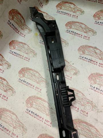 51777204021 BMW Кронштейн наружной накладки порога левой купить в Тернополь