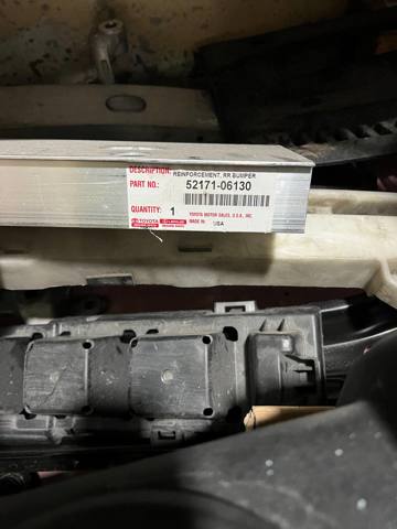 Швеллер заднего бампера 5217106130 TOYOTA