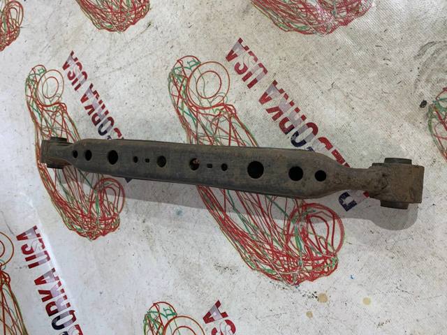Рычаг задней подвески нижний, левый 55111JD00A NISSAN