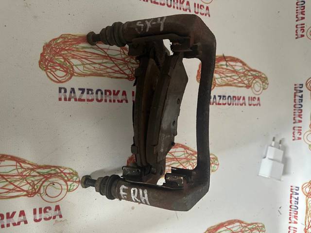 Скоба суппорта переднего 5586079J00 SUZUKI