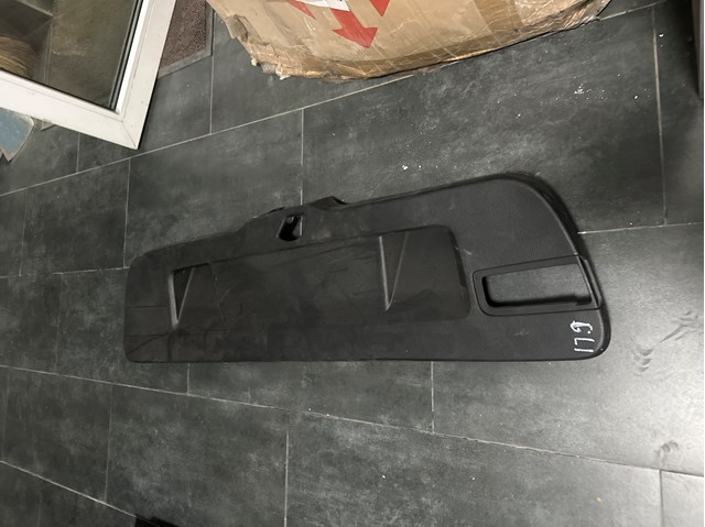 Обивка двери задка кузова 5C6867605 VAG