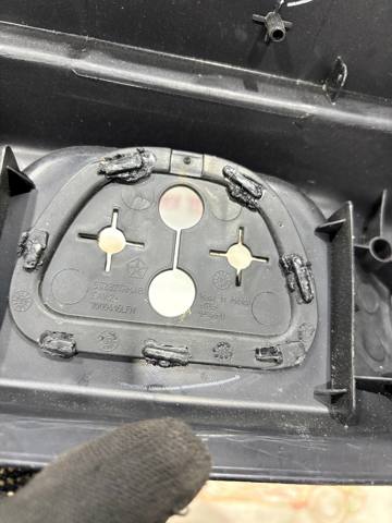 CHRYSLER 5SZ82DX9AB в наличии Украина
