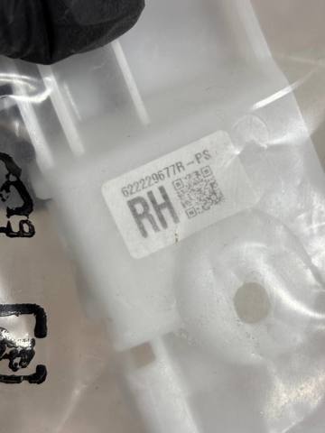 622229677R RENAULT Кронштейн бампера переднего внешний правый купить в Винница