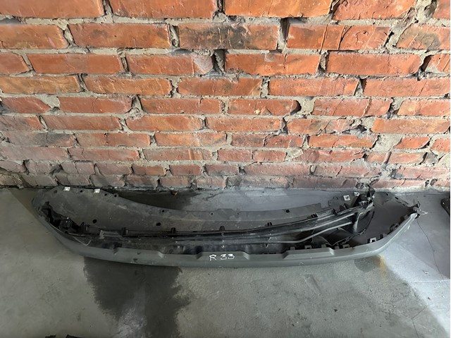 Центральная решетка переднего бампера 622546RR0A NISSAN