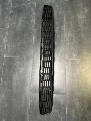 Решетка переднего бампера 622563NF5A NISSAN