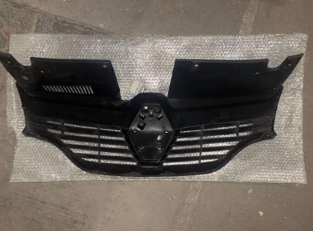 Решетка радиатора 623105727R RENAULT