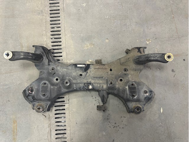 Подрамник двигателя 62405F3050 HYUNDAI