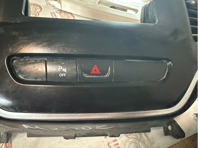 68165249AC CHRYSLER Блок кнопок центральной консоли купить в Ужгород