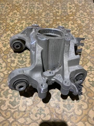 Цапфа поворотная левая 68200071AB CHRYSLER