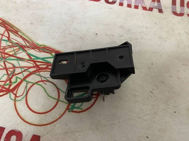 Кронштейн ручки открывания капота 6R1823633 VAG
