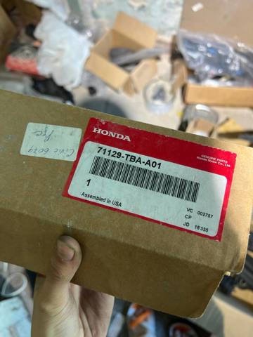 Молдинг решетки радиатора, левый 71129TBAA01 HONDA